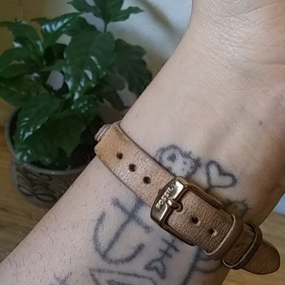 Women's Fossil Military-Style Rosegold Watch - Picture 3 of 4